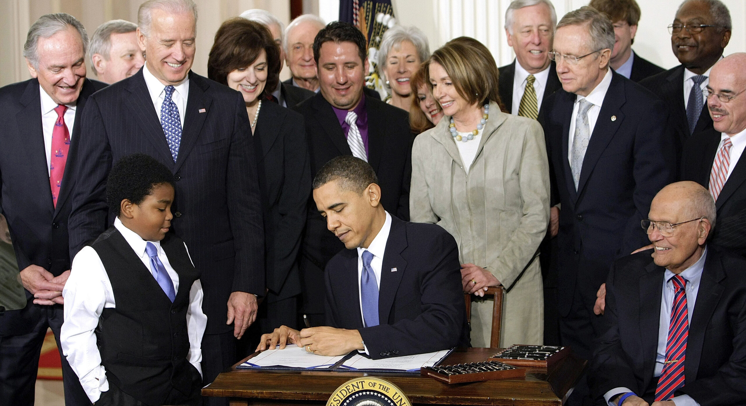 2011-Obama-signing-ACA